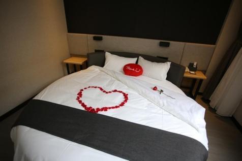 Thank Inn Plus Jiangsu Zhenjiang Jiangkou District Hongdou Square Екстериор снимка